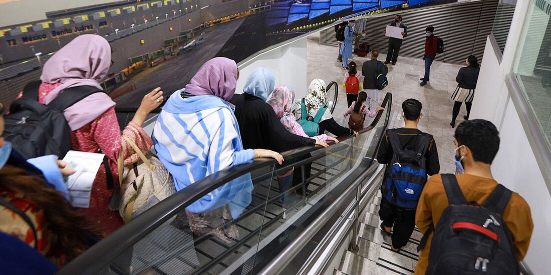 Grupos de afganos han llegado a México desde hace varias semanas.