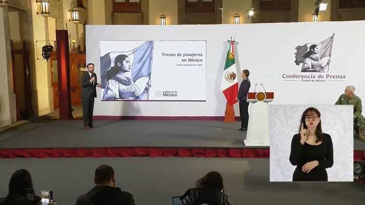 Andrés Lajous en la mañanera con Claudia Sheinbaum.