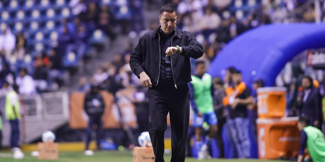 Efraín Juárez, técnico de Pumas, en el duelo ante Puebla en la Jornada 6 del Torneo Clausura 2026 de la Liga MX