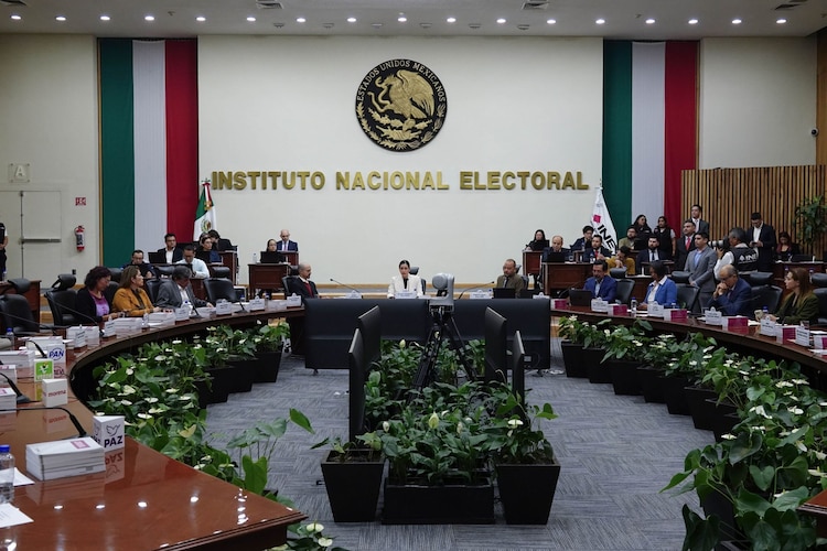 Blanca Cruz García rindió protesta como consejera presidenta provisional del INE, el 27 de octubre de 2026.