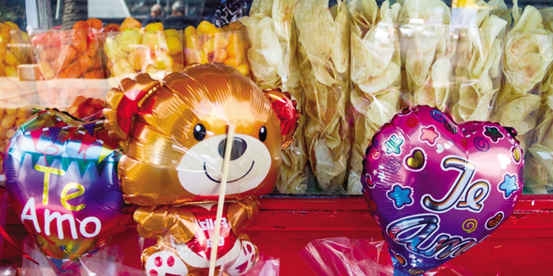 Los regalos para este Día del Amor se adaptan al alza de precios, por lo que es posible encontrar algunos de bajo costo.