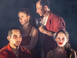 PARTE DEL ELENCO, durante una función del montaje