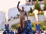 Los Patriots develaron una estatua en honor al legendario Tom Brady.
