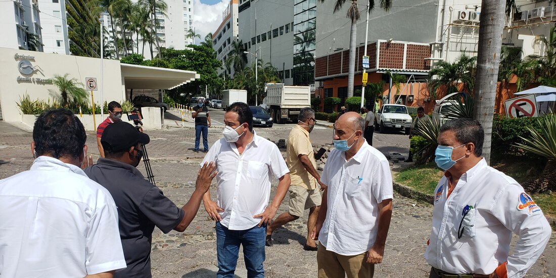 A través de la Comisión de Infraestructura Carretera y Aeroportuaria del Estado de Guerrero arrancó la continuación de la Av. Tabachines del Fracc. Club Deportivo.