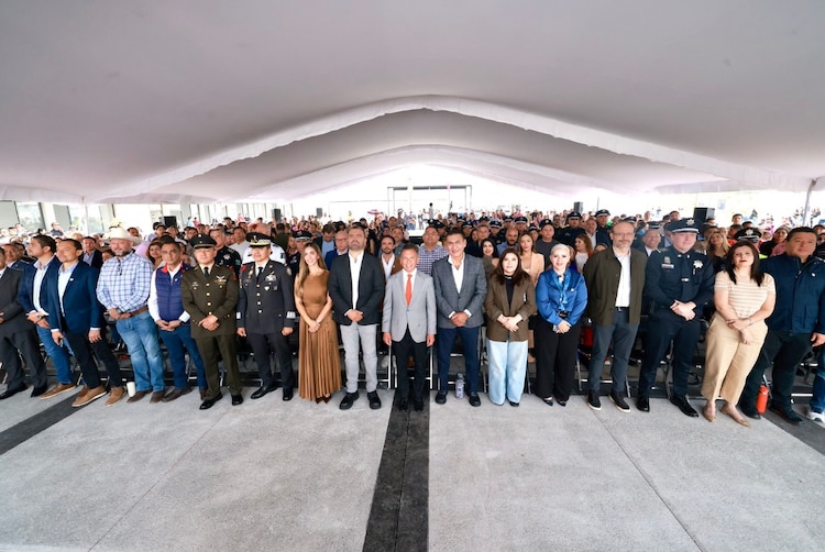 Autoridades de Jalisco en evento oficial.