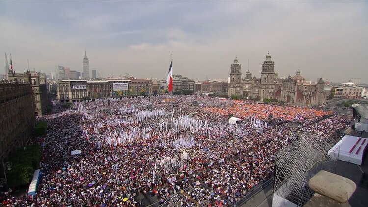 Zócalo lleno, a minutos del inicio del mensaje de Sheinbaum.