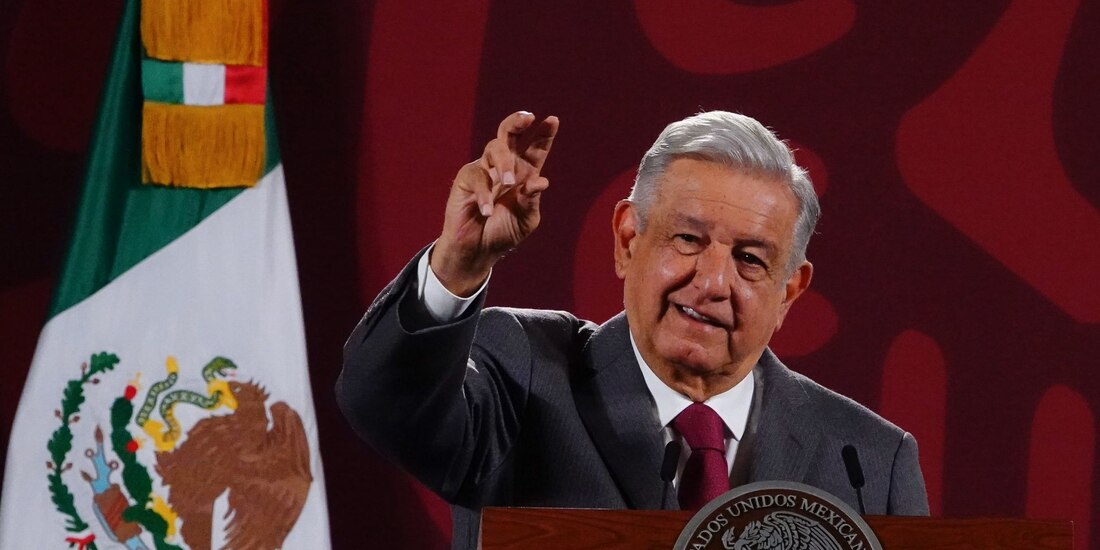 AMLO indicó que los "conservadores" rechazaron la disminución de presupuesto al INE.