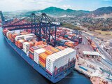 En Manzanillo se dan exportaciones e importaciones.