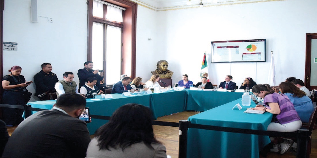 JAVIER LÓPEZ, durante la mesa de trabajo con diputados locales, ayer.