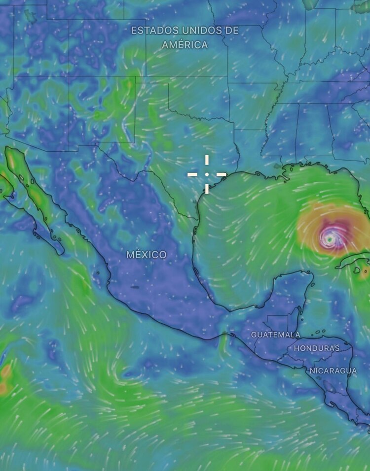 Huracán Rafael sigue acercándose a territorio mexicano