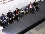 Clara Brugada (izq.) y su gabinete, ayer, en una conferencia.