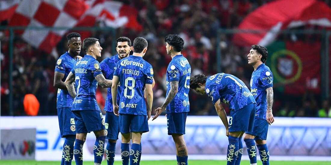 Jugadores del América tras su derrota ante Toluca en la Jornada 17 del Apertura 2024 de la Liga MX.