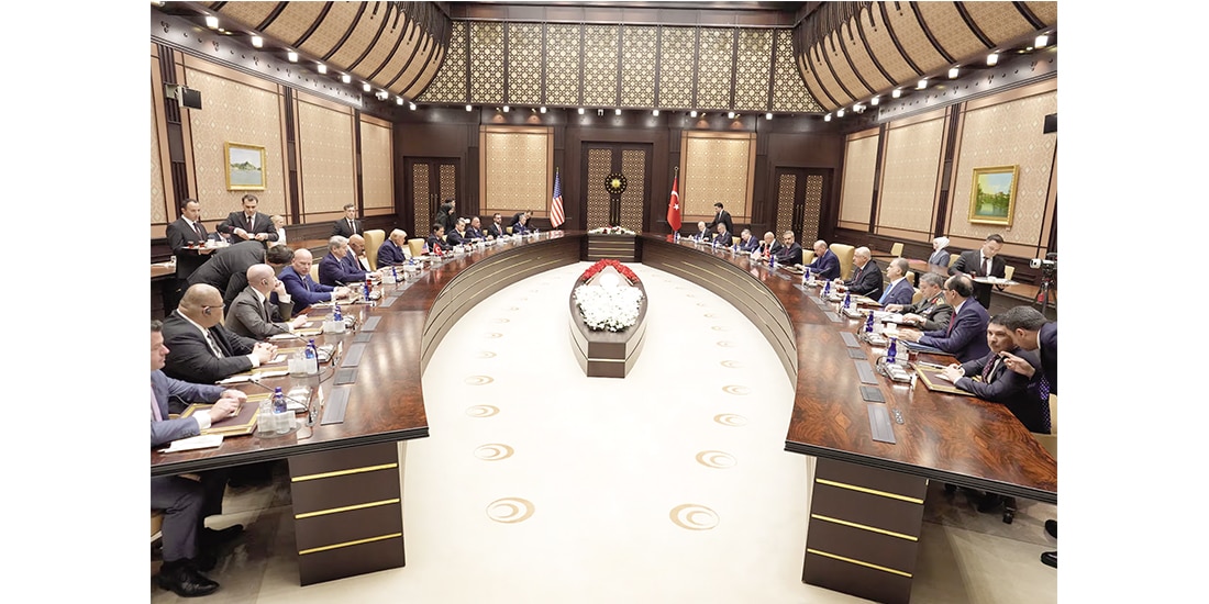 Miembros de la OTAN en el Foro de la Industria de Defensa, celebrado paralelamente a la Cumbre de líderes del Atlántico Norte en Ankara, ayer.