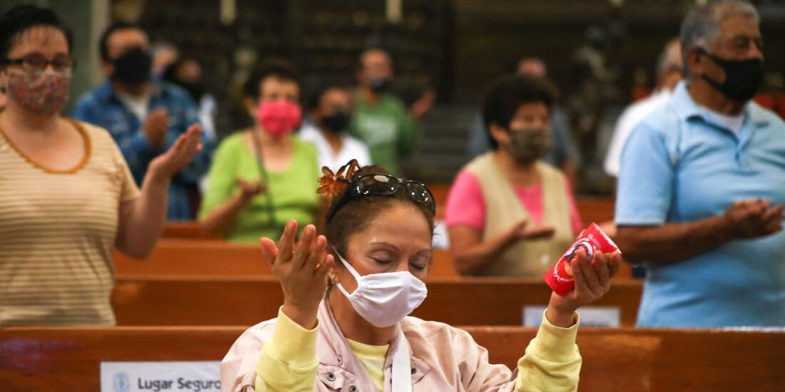 Feligreses vuelven a las iglesias de la CDMX