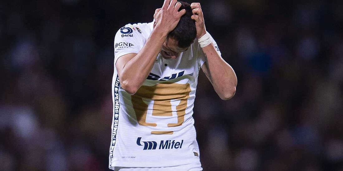 Juan Dinenno se lamenta durante una jugada en la semifinal entre Pumas y Atlas.