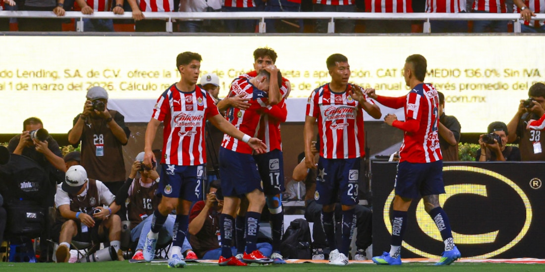 Chivas sigue de líder tras derrotar al Puebla.