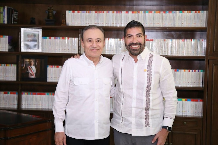 Armando Ayala, senador de Morena (der.), junto a Alfonso Durazo, gobernador de Sonora (izq.).