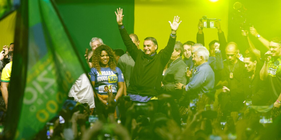 Jair Bolsonaro, candidato a la reelección brasileña, durante un mitin de campaña en Santos, Sao Paulo.