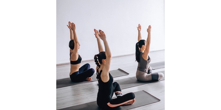 EN LA PRÁCTICA hindú es importante la
respiración y la meditación.