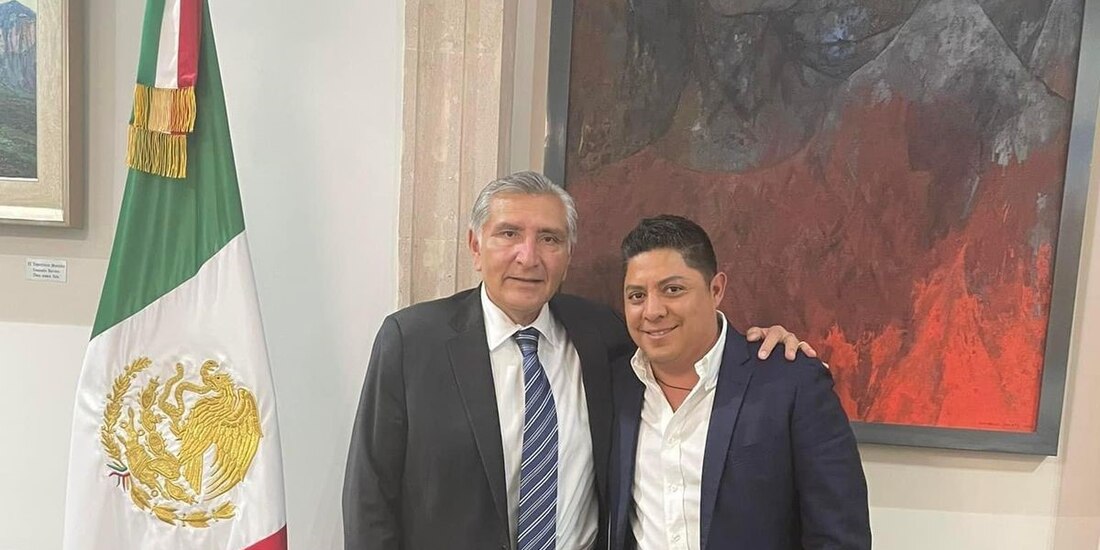 El secretario Adán Augusto López, y el gobernador Ricardo Gallardo, ayer.