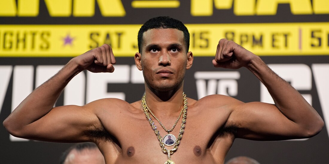 Benavídez, en el pesaje del año pasado antes de enfrentar a Oleksandr Gvozdyk