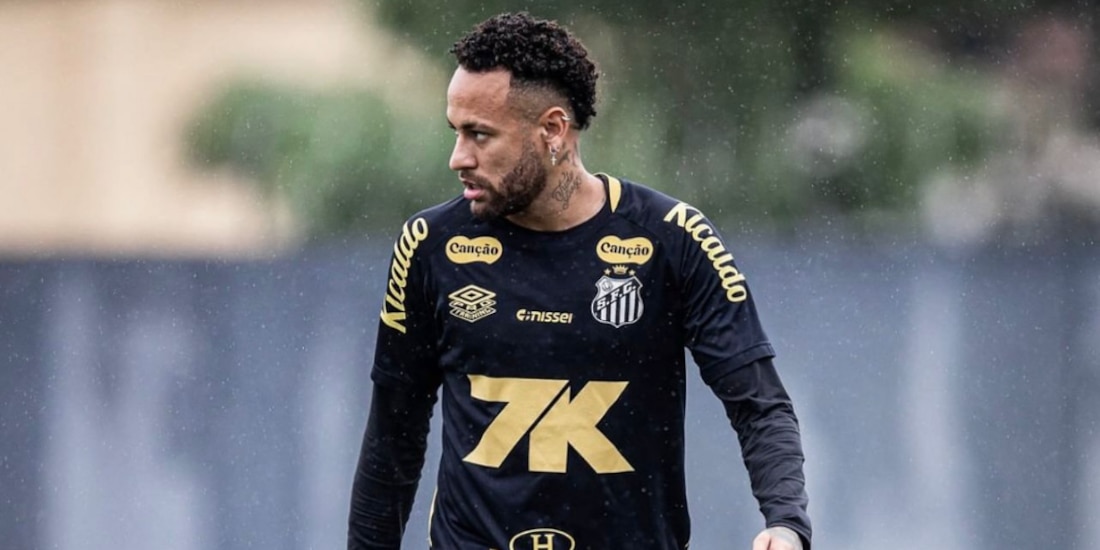 Neymar Jr. se encaró con la afición de Santos en pleno partido.