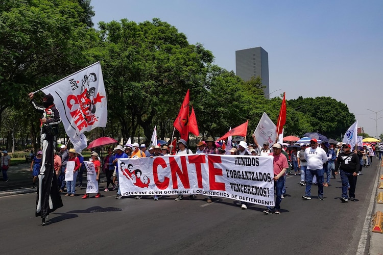 Maestros de la CNTE marcharon el 15 de mayo al Zócalo.