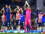 Futbolistas de Chivas, después de su empate con América, el pasado 25 de septiembre en el Estadio Azteca.