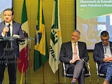 El presidente de Pemex, Juan Carpio Fragoso, en la firma de acuerdo, el martes.