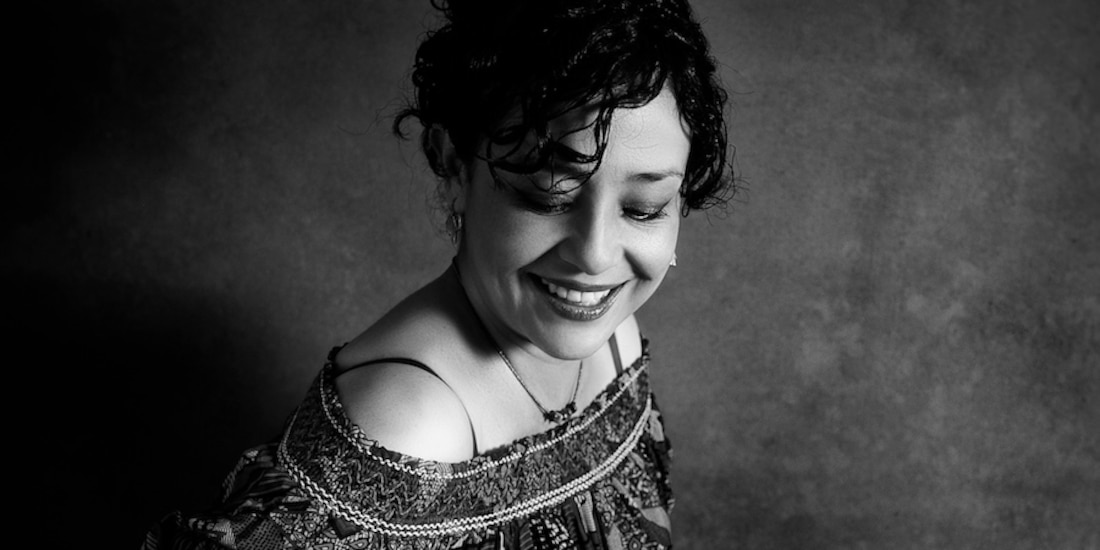 Valeria Gallo, al dibujar las ilustraciones del libro.