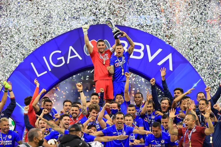 Cruz Azul celebra su primer título en 23 años
