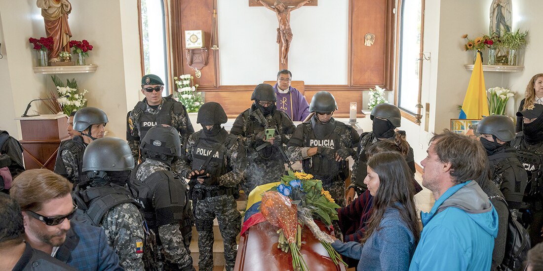 Familiares se despiden de Villavicencio previo a su entierro, el pasado 11 de agosto.