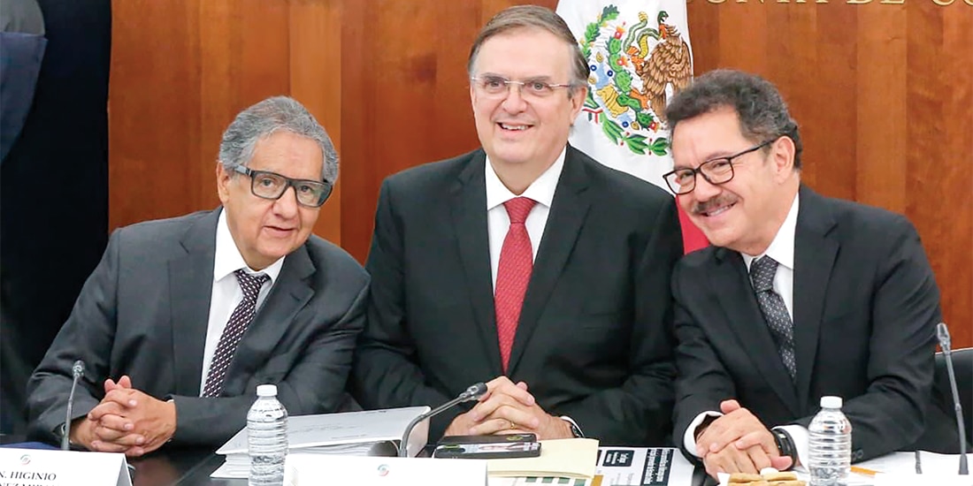 DE IZQ. a der.: Higinio Martínez, Marcelo Ebrard e Ignacio Mier, ayer, en el Senado.
