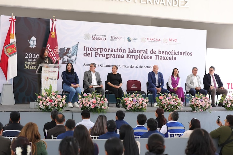 El evento, realizado en las instalaciones del CECAPDIF, reunió a autoridades gubernamentales, empleadores y ciudadanos beneficiados por la STyC.