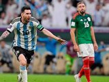 Lionel Messi y Héctor Herrera en el partido de Argentina vs México en Qatar 2022