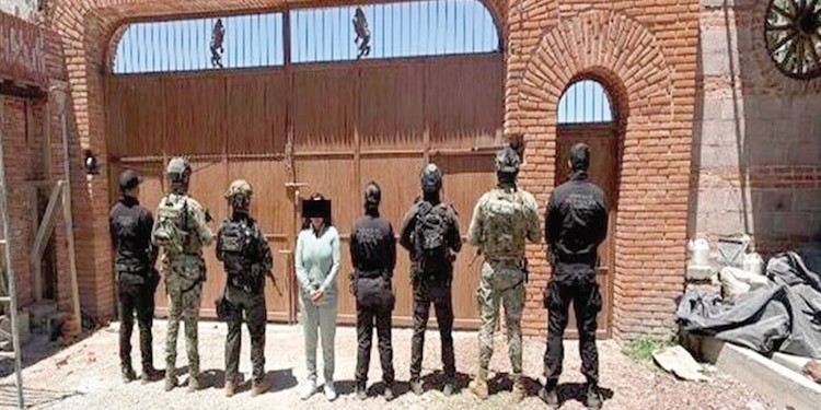 federales intevienen y resguardan el inmueble, ayer.