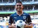 Luis Romo se confundió de equipo en su presentación con el Monterrey.