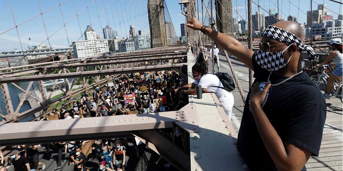 Adelanta que meterá nuevo recurso en la Corte para cortar beneficio a jóvenes; mientras, en 15 ciudades miles salen a las calles (foto) para reclamar igualdad racial