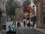 VIDEO. Fuerte explosión en edificio de Paris provoca incendio, caos y deja 29 heridos.