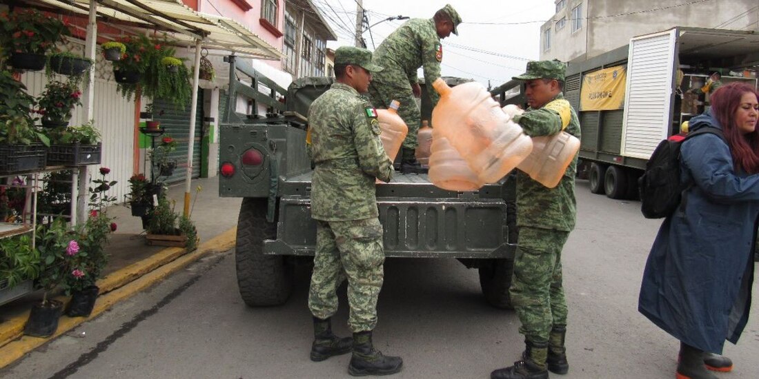 Inundaciones en Chalco. 200 elementos de Sedena y Guardia Nacional apoyan a los afectados.
