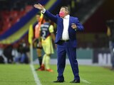 Miguel Herrera da indicaciones durante el América vs Tigres del Guard1anes 2020 de la Liga MX, su último torneo con las Águilas.
