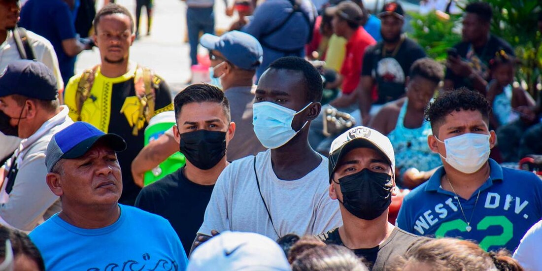 Irrumpen migrantes en oficinas del INM en Chiapas..