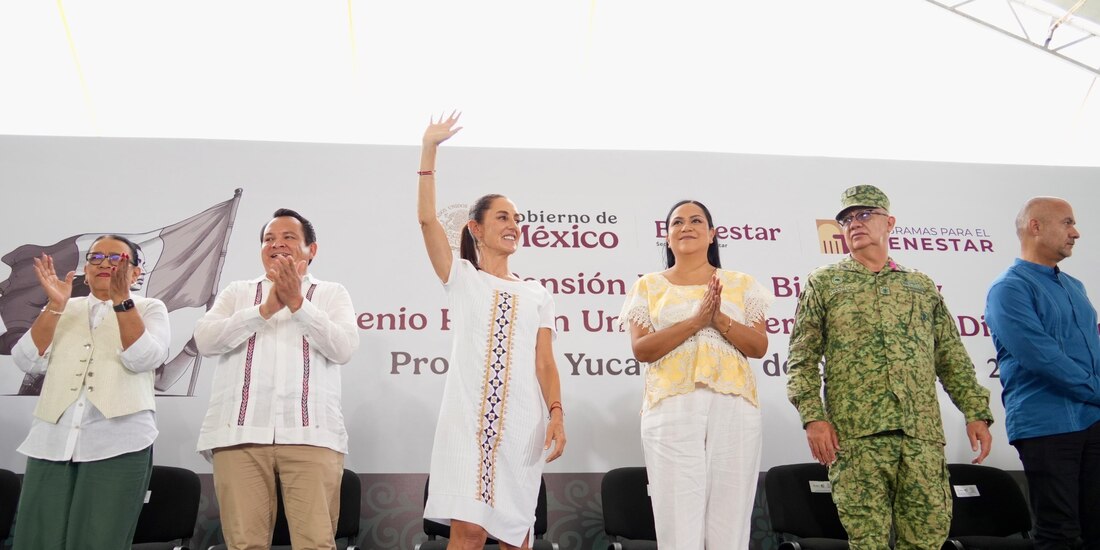 La Presidenta Claudia Sheinbaum, al centro, junto al gobernador de Yucatán, Joaquín Díaz Mena.