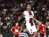 EL DELANTERO celebra una de sus
anotaciones, ayer, en Francia
