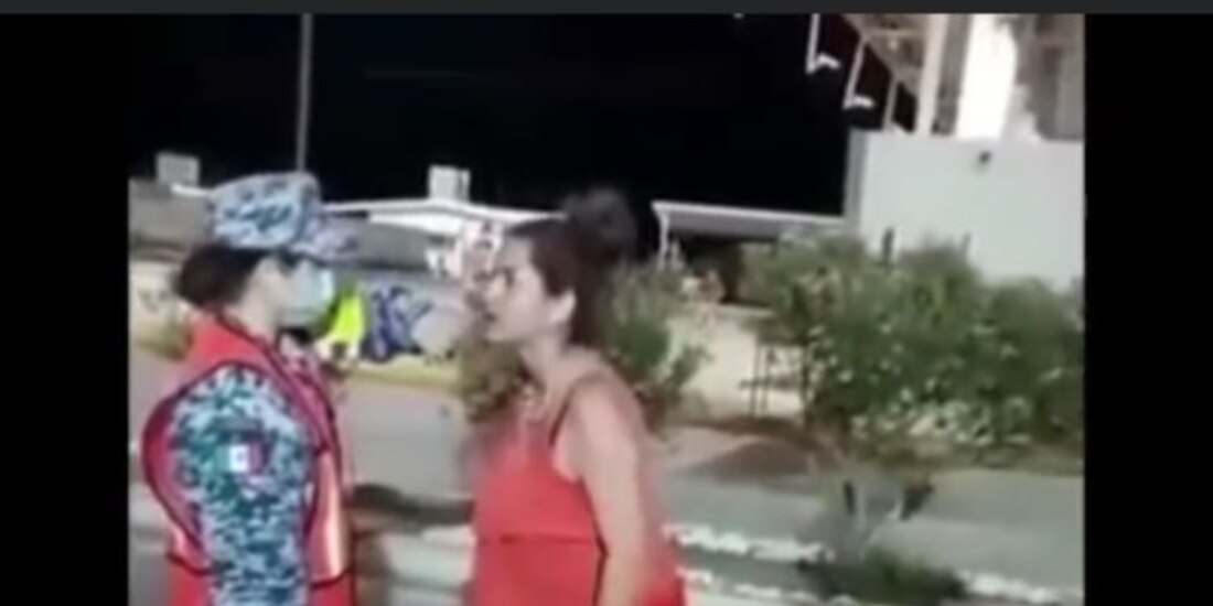 Mujer insulta y abofetea a una militar en Sonora
