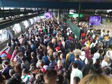 Metro CDMX inició con retrasos y aglomeraciones en rutas como la Línea 8, en foto.