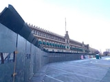 Vallas metálicas fueron colocadas alrededor del Palacio Nacional.