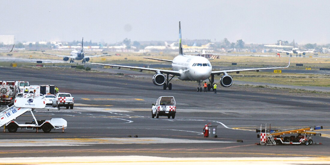 Ricardo Burgos, vocero de la Agencia Federal de Aviación Civil, reconoció que hay un rezago en la entrDocumentos, pero dijo que “ya se está trabajando para corregirlo y en breve se normalizará”.