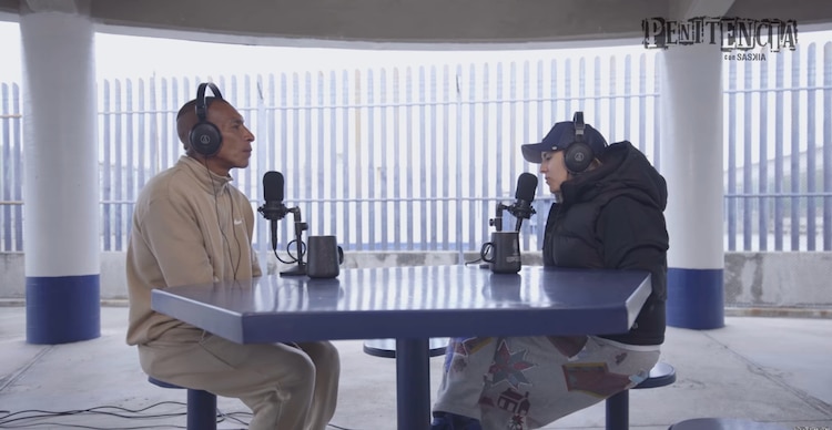 Beto y Saskia Niño de Rivera durante la entrevista del podcast Penitencia