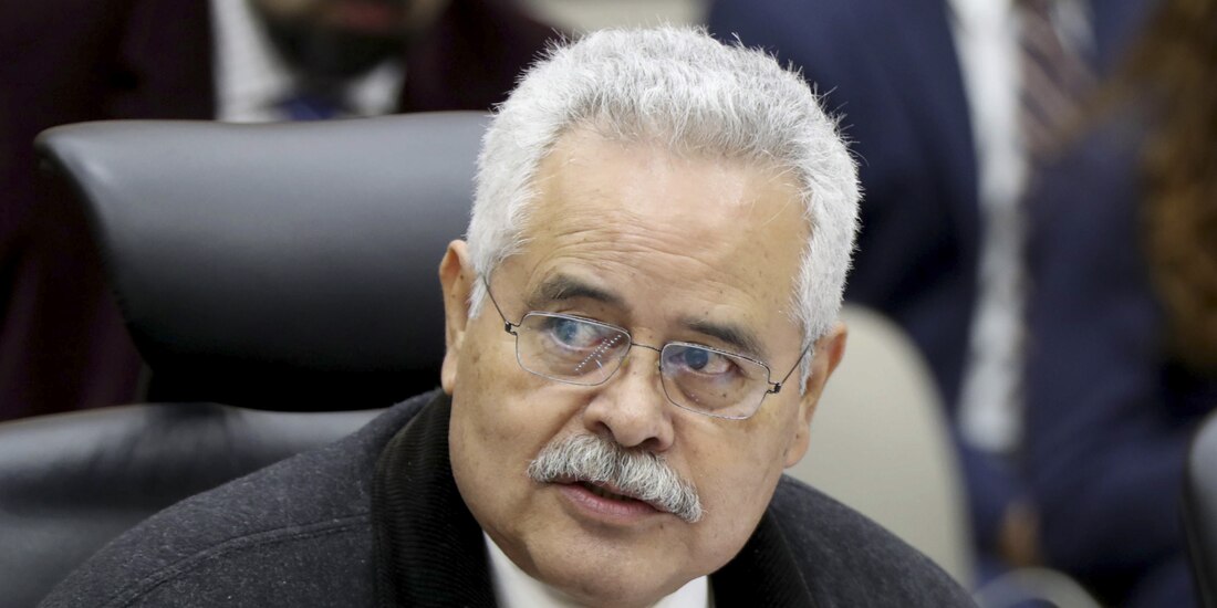 El académico no ve definición clara en la elección de gobernadores.